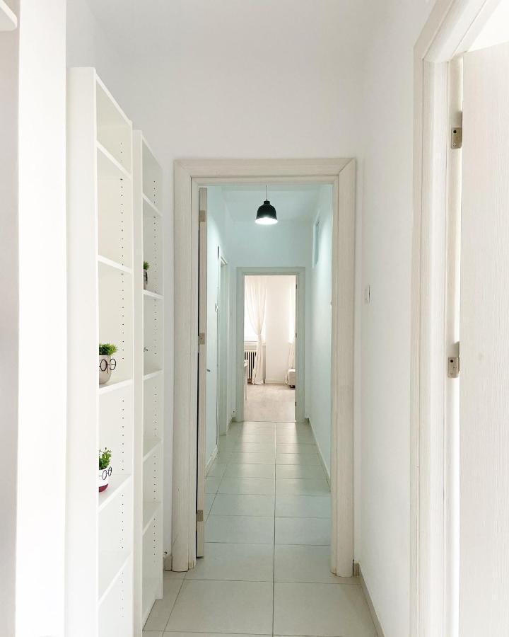 White Apartment Bukarest Kültér fotó
